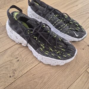 Mens NIKE Space Hippie 04